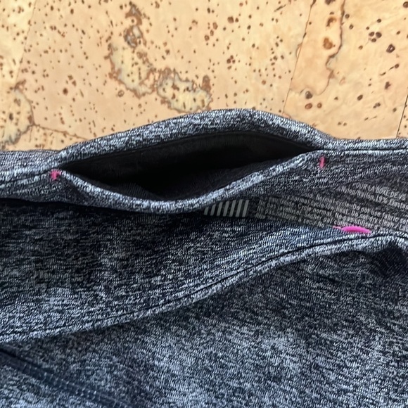 VICTORIA Secret’s VSX Sport Gray Knockout Crop Leggings - Picture 5 of 7